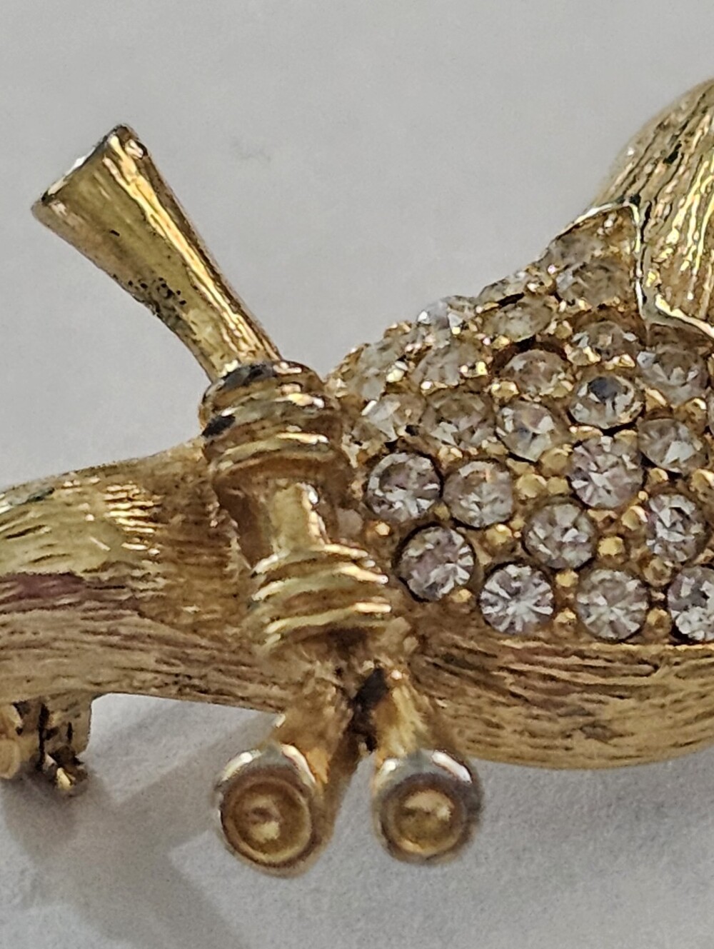 1980s Pavé Rhinestone Toucan Brooch - Picture 4 of 7